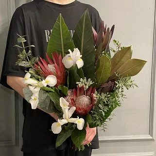 Мужской букет с протеей