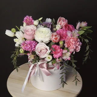 Букет в шляпной коробке Аромат весны