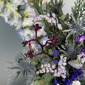 Мужской букет с дельфиниумом