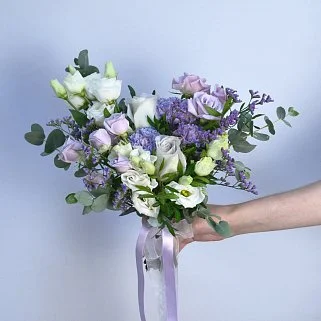 Свадебный букет невесты в лавандовых оттенках