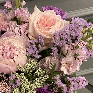 Букет в шляпной коробке Нежный лавандовый