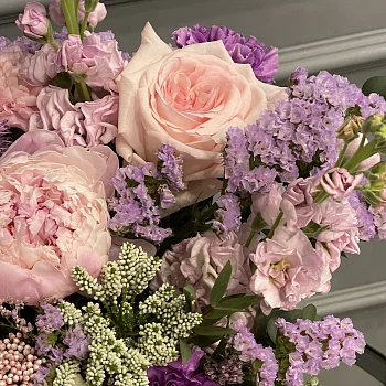 Букет в шляпной коробке Нежный лавандовый