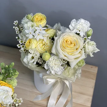 Букет в шляпной коробке Лимонный сад S