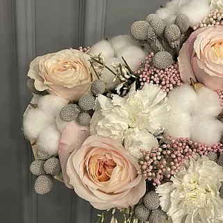 Цветочная композиция Бежевое сердце