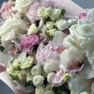 Сборный букет с пионом Цветущий сад L