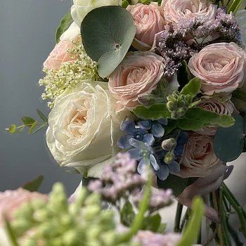 Свадебный букет невесты с незабудками