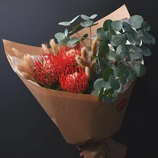 Стойкий мужской букет с нутаном