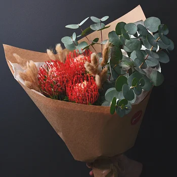 Стойкий мужской букет с нутаном