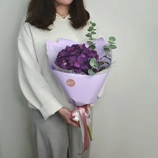 Букет фиолетовой гортензии