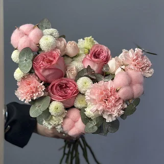 Нежно-розовый свадебный букет невесты