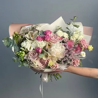 Сборный букет Блум M