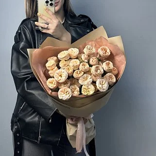 Букет из 5 кустовых пионовидных роз Gentle Trendsetter