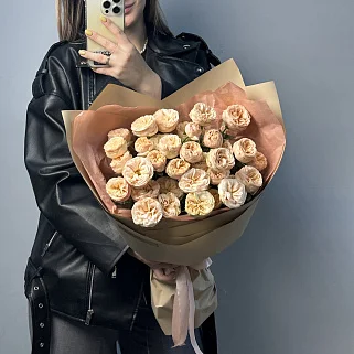 Букет из 5 кустовых пионовидных роз Gentle Trendsetter