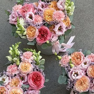 Букет в шляпной коробке Розовое кружево М