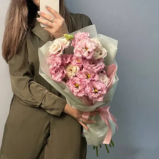 Букет из 7 розовых эустом