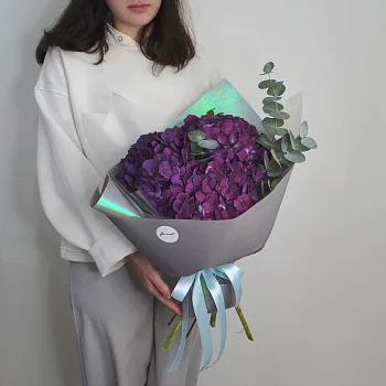 Букет из 3 фиолетовых гортензий и эвкалипта