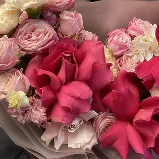 Сборный букет Ягодный десерт M