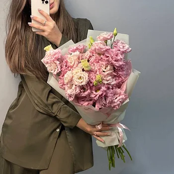 Букет из 11 розовых эустом (лизиантусов)