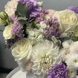 Букет в шляпной коробке Лиловый