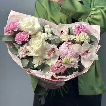 Сборный букет с пионом Цветущий сад M