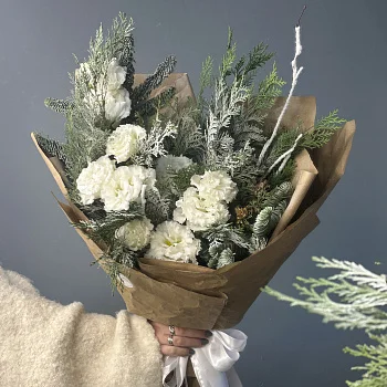 Зимний букет с эустомой
