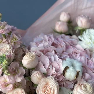 Сборный букет Первая любовь M