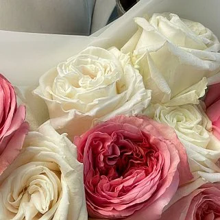 Букет пионовидных роз Pink Expression и Playa Blanca S