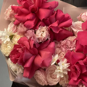 Сборный букет Ягодный десерт L