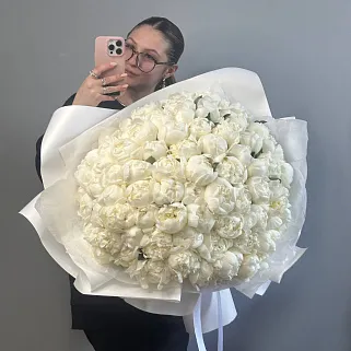 Букет из 101 белого пиона