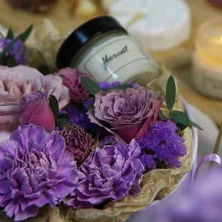 Цветочная композиция со свечой Пурпур L