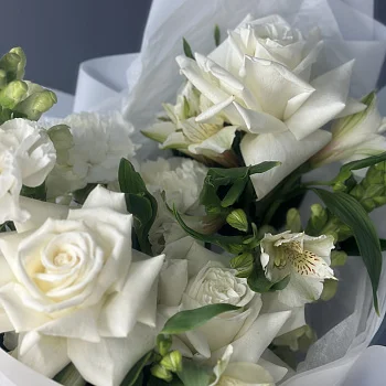 Сборный букет Белый комплимент