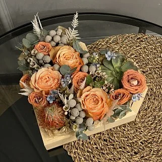 Цветочная композиция Коричневое сердце