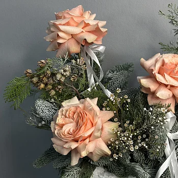 Композиция с розой Kahala и нобилисом