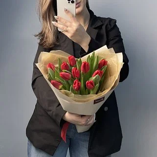 Букет из 11 красных тюльпанов