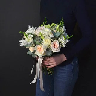 Нежный свадебный букет невесты с суккулентом