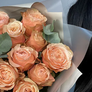 Букет пионовидных роз Kahala и эвкалипта L