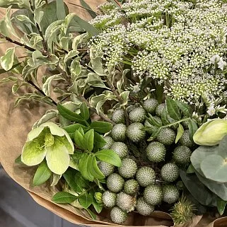 Сборный букет Зеленый в крафте S