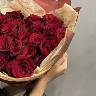 Букет из 25 красных роз 50см