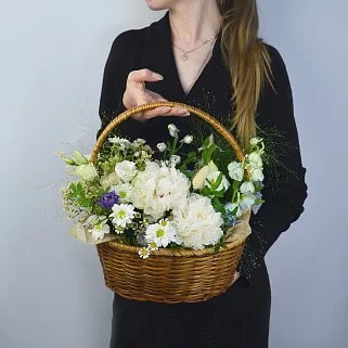 Корзина полевых цветов