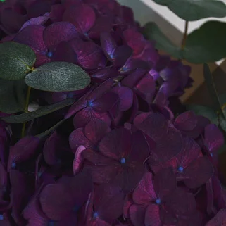 Букет из 3 фиолетовых гортензий и эвкалипта