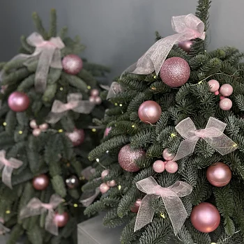 Ёлочка с розовым декором М