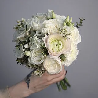 Свадебный букет невесты в светлых оттенках
