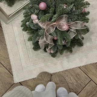 Ёлочка с розово-лиловым декором