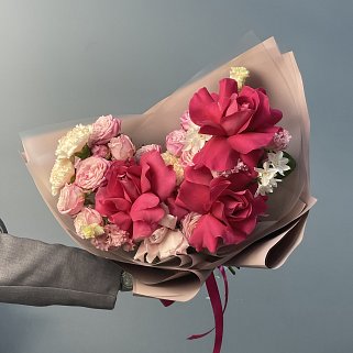 Сборный букет Ягодный десерт M