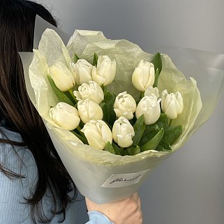 Букет из 11 белых тюльпанов