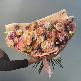 Розово-персиковый сборный букет