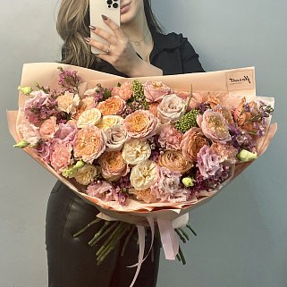 Розово-персиковый сборный букет