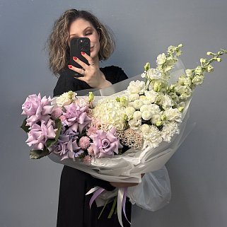 Сборный букет в лиловых оттенках
