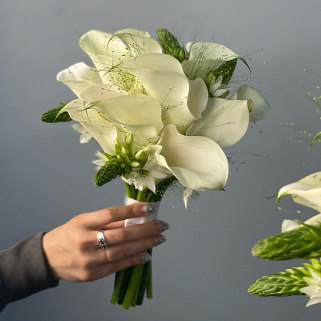 Свадебный букет невесты из калл и орнитогалума