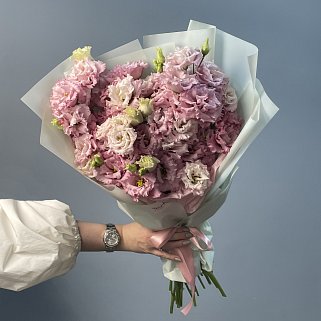 Букет из 15 розовых эустом